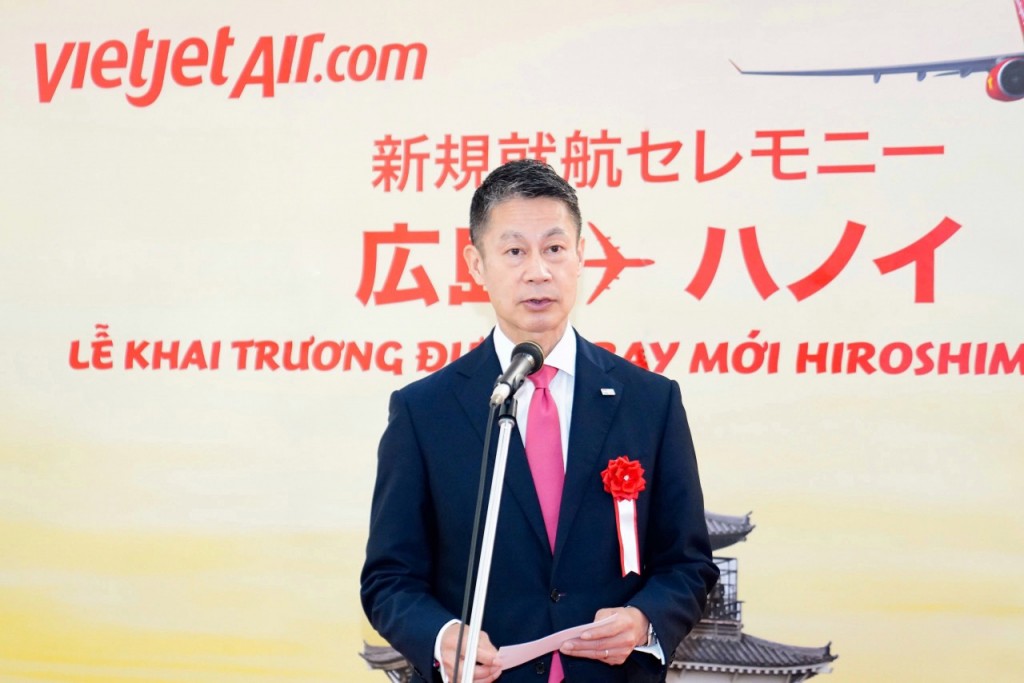 Ông Yuzaki Hidehiko, Thống đốc tỉnh Hiroshima chúc mừng đường bay mới Hiroshima – Hà Nội