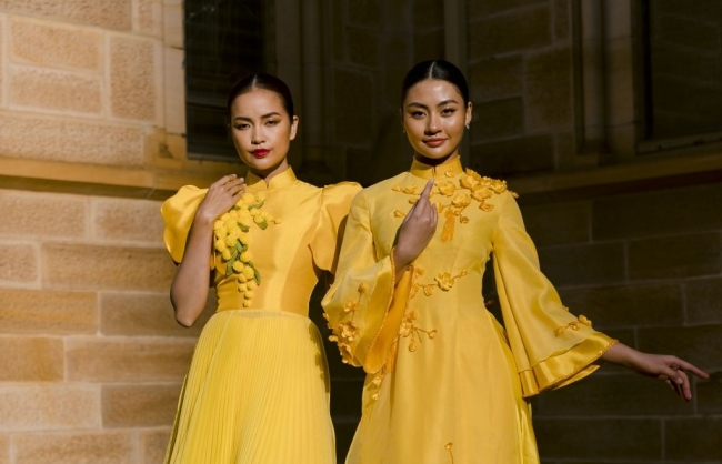 NTK Trần Phương Hoa hé lộ 2 thiết kế áo dài mới tại Úc