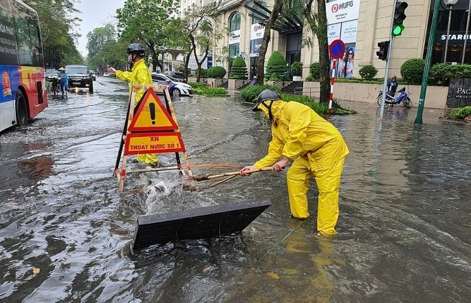 Người dân đảm bảo an toàn khi tham gia giao thông mùa mưa, bão