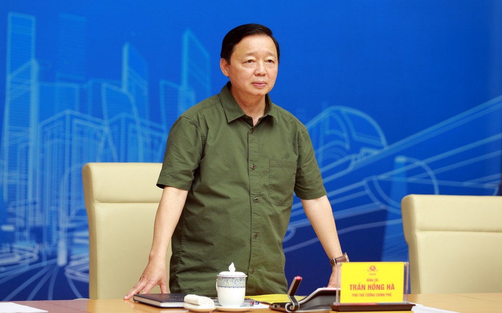 Phó Thủ tướng Trần Hồng Hà yêu cầu lựa chọn công nghệ đường sắt đô thị tiên tiến, bảo đảm tiếp nhận, làm chủ từ khâu thiết kế, sản xuất, chế tạo đến vận hành, quản lý, gắn với đầu tư, hình thành ngành công nghiệp đường sắt đô thị - Ảnh: VGP/Minh Khôi