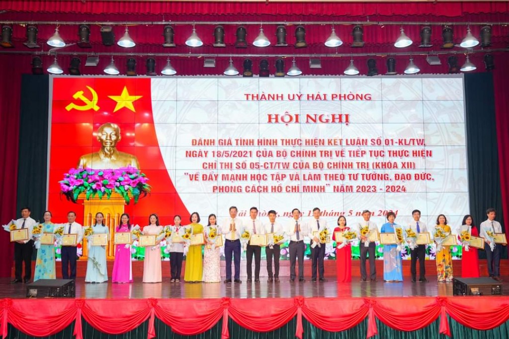 Hội nghị đánh giá thực hiện kết luận cuaqr Bộ Chính trị