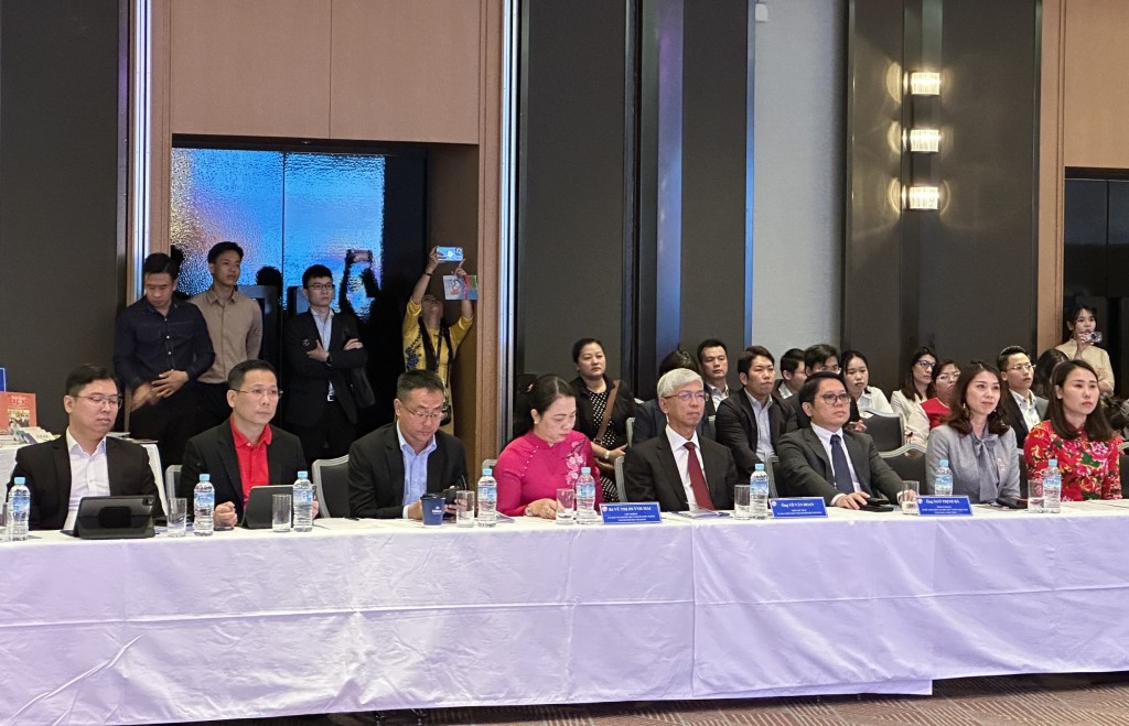 Các đại biểu và cộng đồng người Việt Nam tại Nhật Bản tham dự chương trình