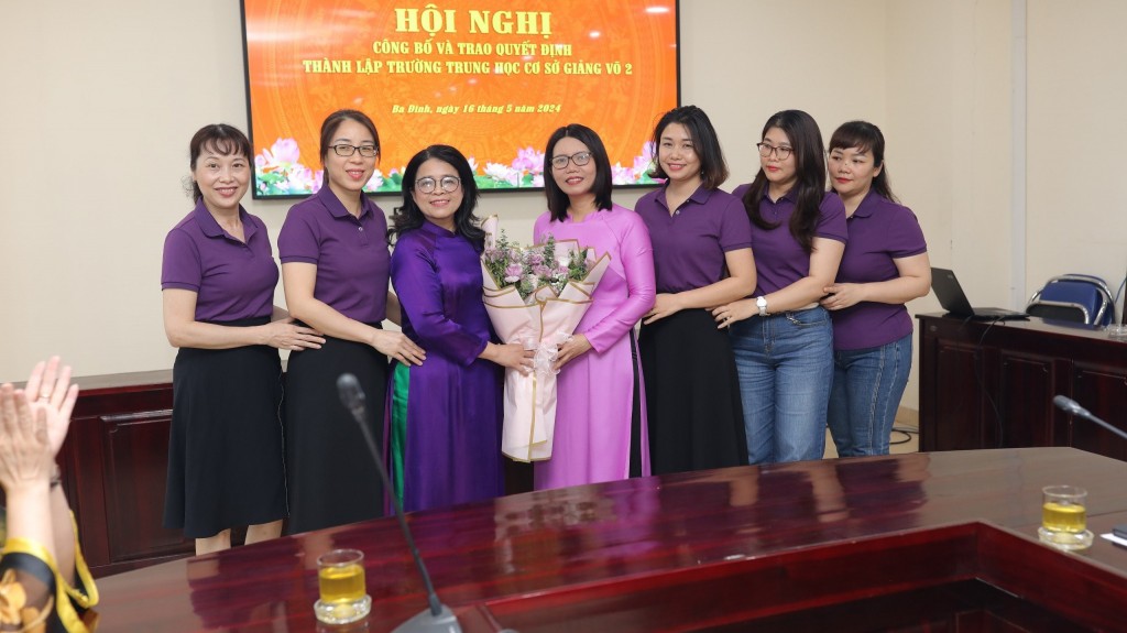 Đại diện đội ngũ giáo viên trường THCS Giảng Võ 2