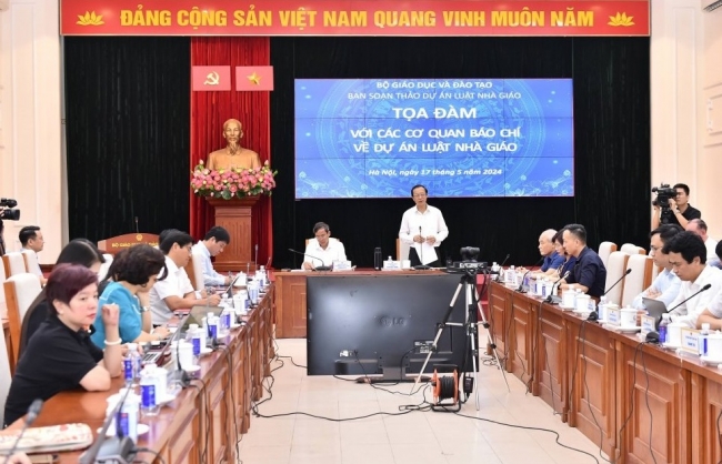 Xây dựng luật để phát triển đội ngũ nhà giáo
