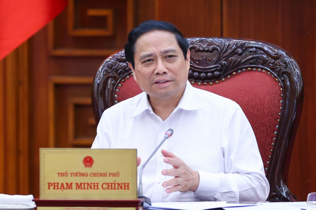 Thủ tướng Phạm Minh Chính chủ trì cuộc họp tháo gỡ khó khăn, vướng mắc, thúc đẩy phát triển nhà ở xã hội chiều tối ngày 17/5 - Ảnh: VGP/Nhật Bắc