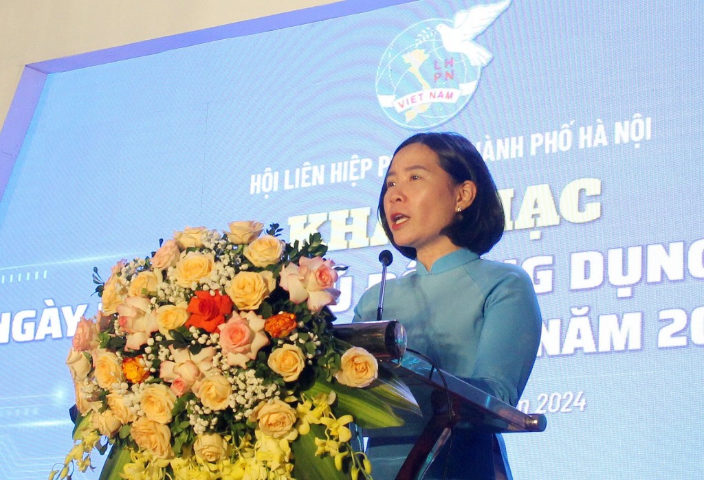 Chủ tịch Hội liên hiệp Phụ nữ Hà Nội Lê Kim Anh phát biểu khai mạc chương trình
