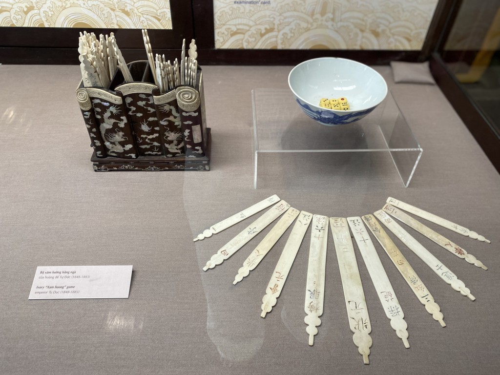 Bộ xăm hường quý hiếm tại Bào tàng cổ vật cung đình Huế (Ảnh TTBT)