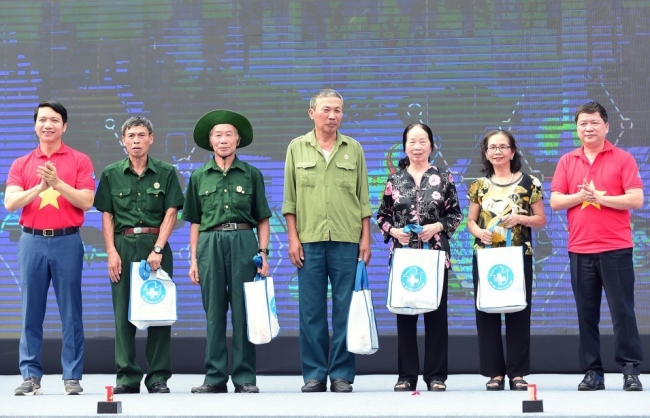 Hơn 2.000 người dân Hà Nội được khám bệnh miễn phí