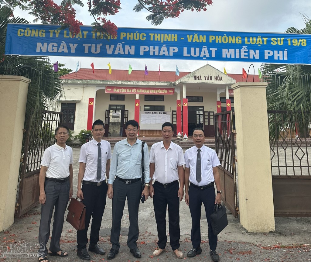 Các luật sư tham gia Ngày tư vấn pháp luật miễn phí tại xã Đông Phương, huyện Kiến Thuỵ