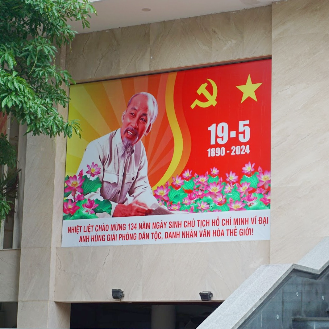 Phố phường Hà Nội rực rỡ chào mừng sinh nhật Bác