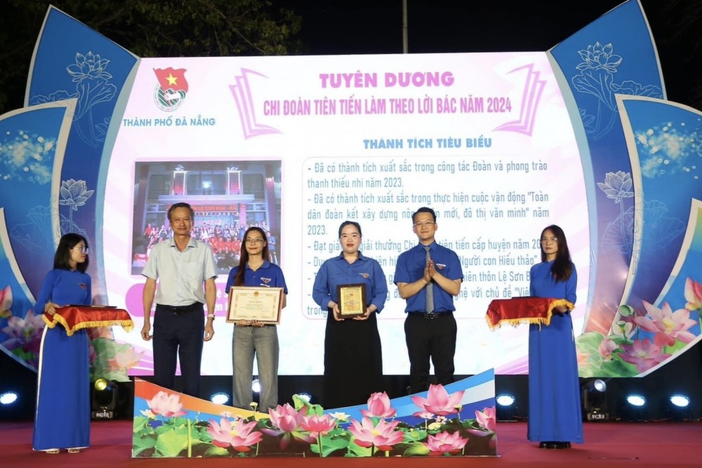 Thành đoàn Đà Nẵng tuyên dương Chi đoàn tiên tiến, thanh niên tiên tiến làm theo lời Bác (Ảnh Đ.Minh)