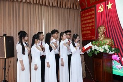 Những người trẻ ưu tú được kết nạp Đảng nhân dịp sinh nhật Bác
