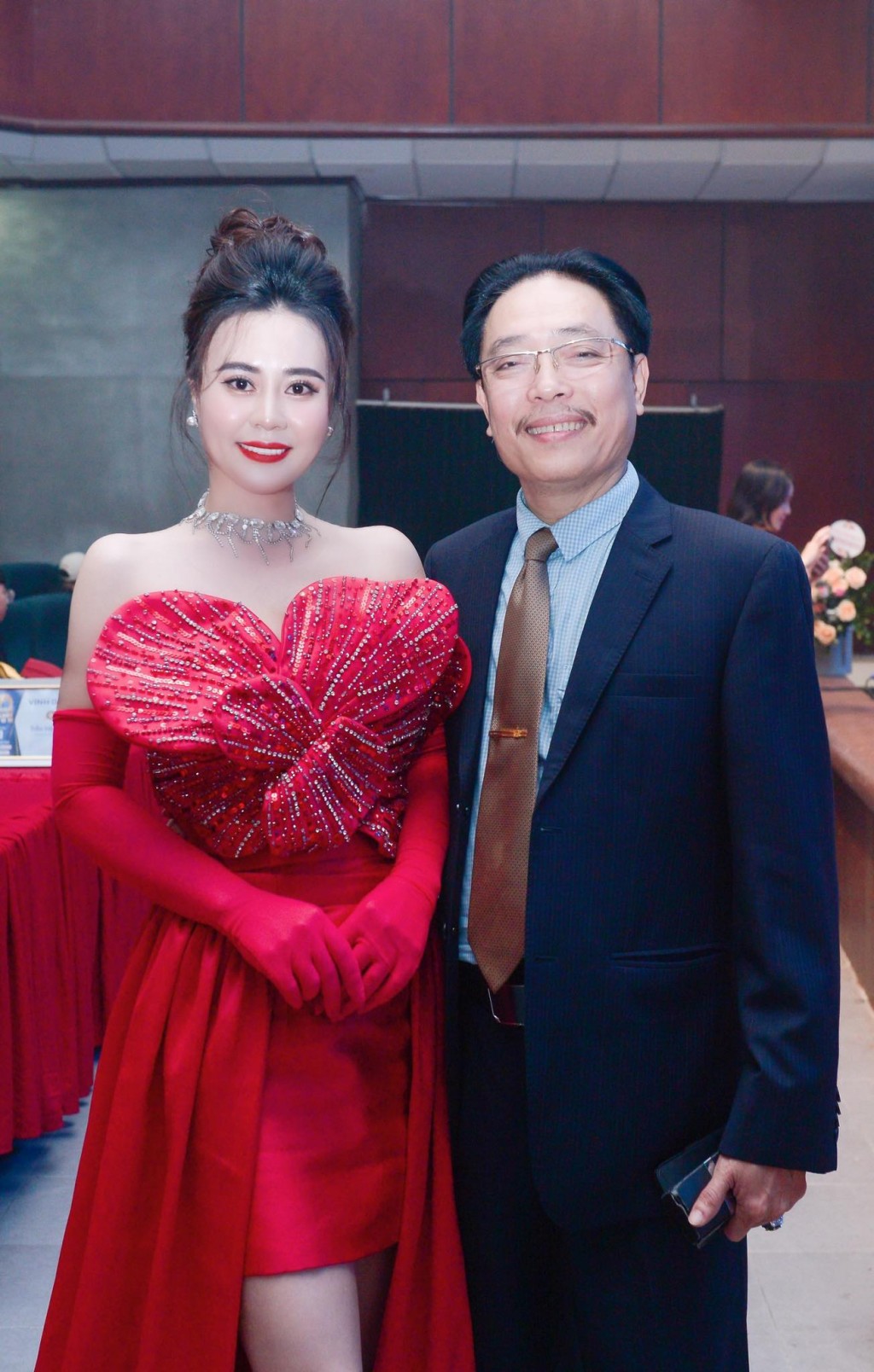 Hoa hậu Phan Kim Oanh và 