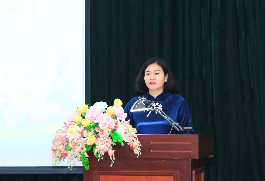 Phó Bí thư Thường trực Thành ủy Hà Nội Nguyễn Thị Tuyến phát biểu tại buổi lễ. Ảnh: Quang Thái