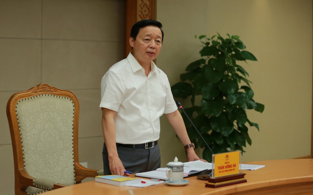 Phó Thủ tướng Trần Hồng Hà: Dự thảo các nghị định hướng dẫn Luật Đất đai phải bám sát, thể chế hóa đầy đủ những nội dung trong luật giao cho Chính phủ hướng dẫn chi tiết; kết nối, đồng bộ với các luật khác - Ảnh: VGP/Minh Khôi