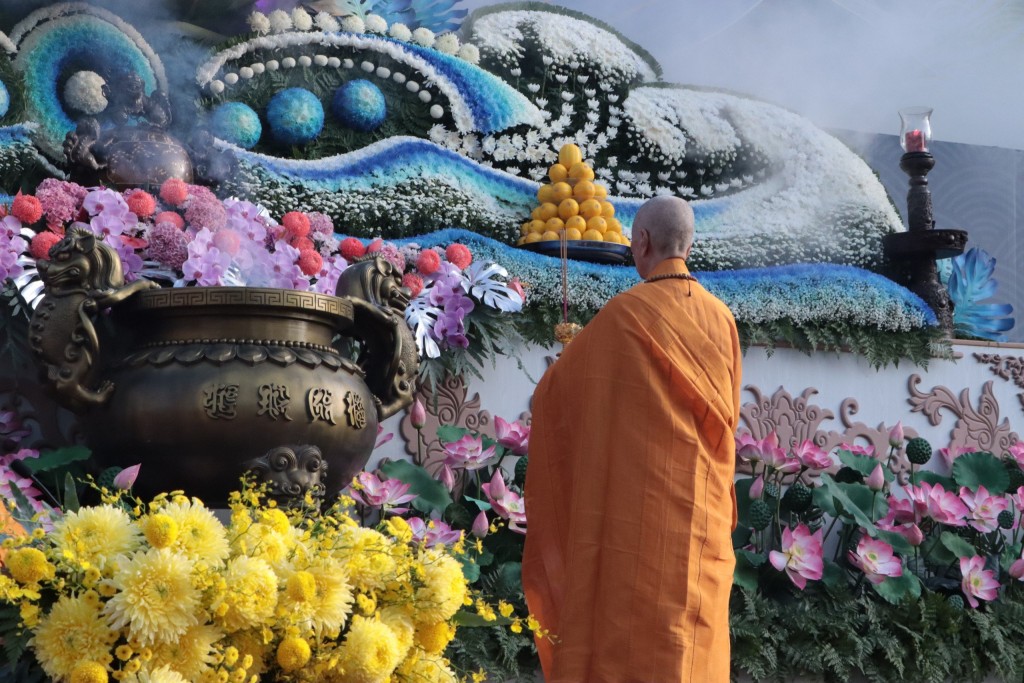 Giáo hội Phật giáo TP HCM trao quỹ 
