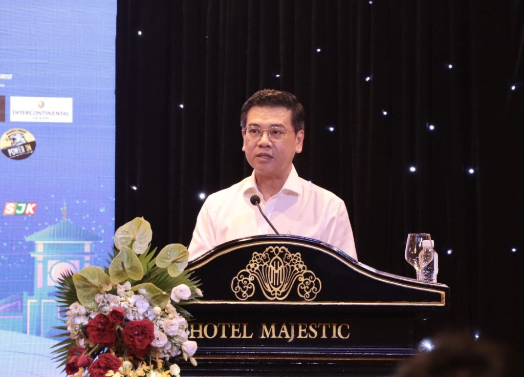 Phó Chủ tịch UBND TP HCM Nguyễn Văn Dũng phát biểu tại họp báo