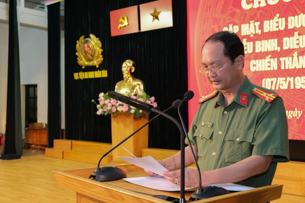 Đ/c Thượng tá, TS Nguyễn Hữu Anh - Trưởng Phòng QLHV phát biểu báo cáo kết quả thực hiện nhiệm vụ