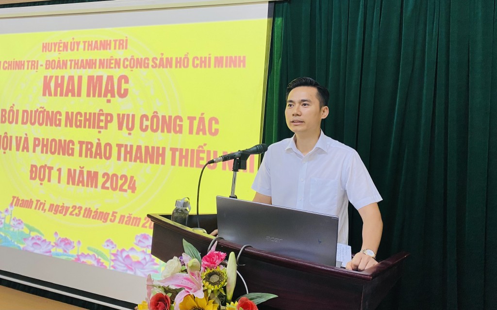  đồng chí Lý Duy Xuân, UVBTV, Trưởng ban Tuyên giáo Huyện uỷ, Giám đốc Trung tâm Bồi dưỡng chính trị huyện Thanh Trì 