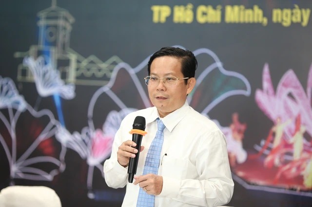 Nhà báo, Tiến sĩ Tô Đình Tuân, Tổng Biên tập Báo Người Lao Động phát biểu khai mạc tọa đàm