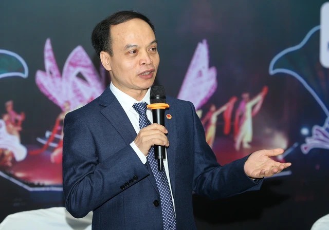 Đồng chí Lê Minh Tuấn, Phó Cục trưởng Cục Bản quyền tác giả Bộ VH-TT-DL phát biểu tại tọa đàm