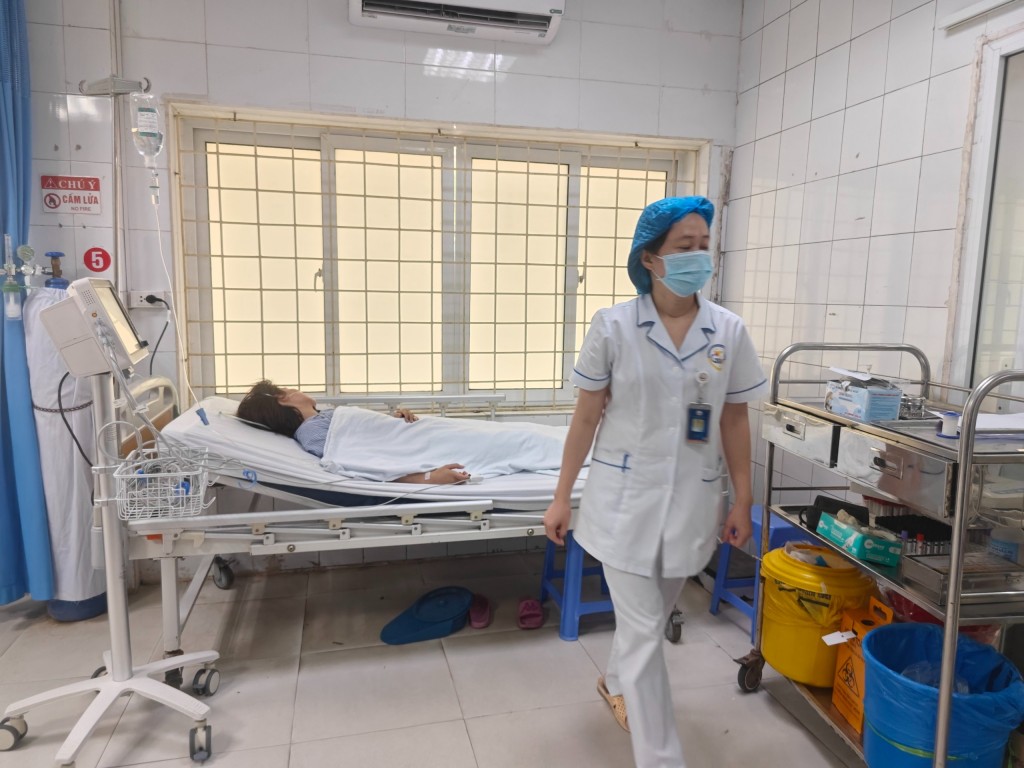Ngoài cụ bà đang điều trị hồi sức tích cực, các nạn nhân còn lại của vụ cháy đều đang được điều trị, theo dõi tại Khoa Cấp cứu của Bệnh viện Gao thông vận tải.