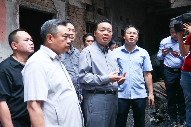 Phó Thủ tướng Trần Hồng Hà xuống hiện trường vụ cháy trực tiếp chỉ đạo xử lý vụ việc