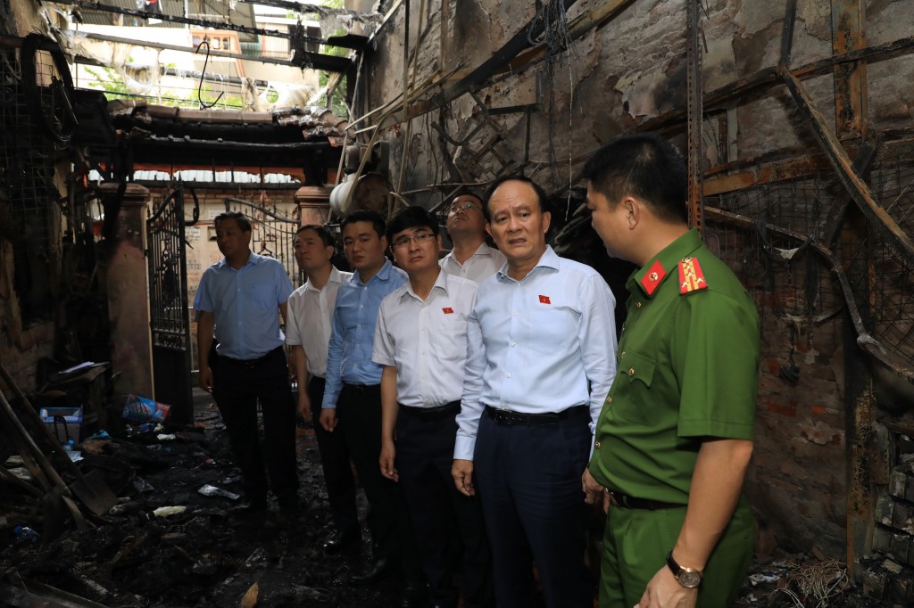 Tập trung cao nhất khắc phục hậu quả vụ cháy tại phố Trung Kính