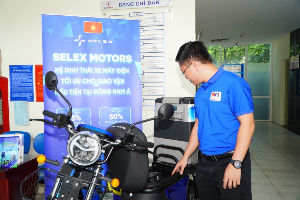 Người trẻ tìm kiếm giải pháp tiết kiệm điện và phòng chống cháy nổ Người trẻ tìm kiếm giải pháp tiết kiệm điện và phòng chống cháy nổ