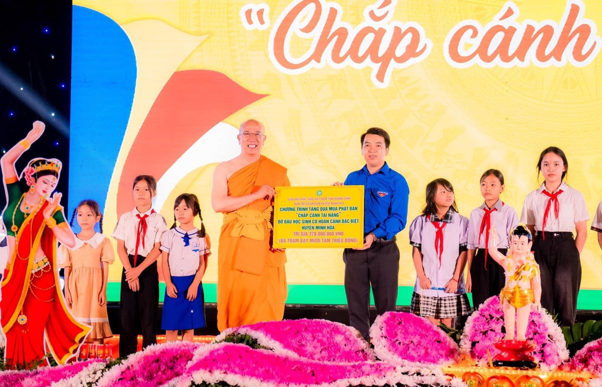 Ban Trị sự Giáo hội Phật giáo huyện Minh Hóa chung tay vì trẻ em biên cương