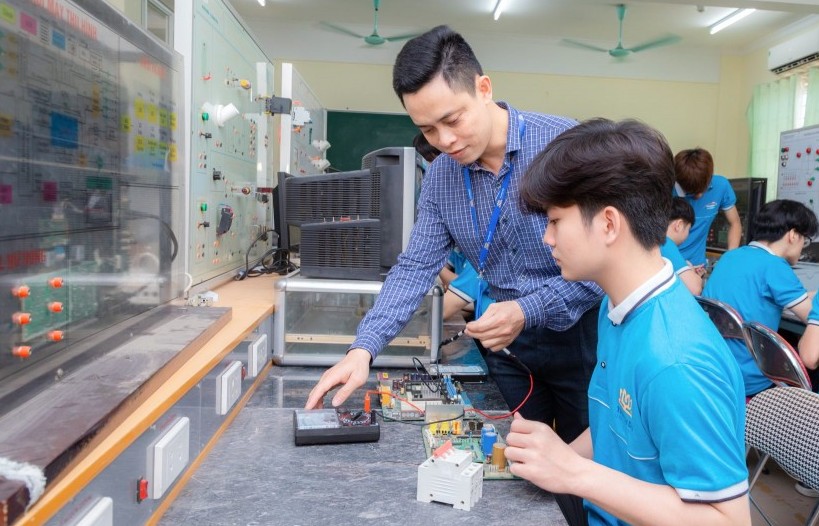 Trường Đại học Thành Đô đào tạo công nghệ vi mạch bán dẫn