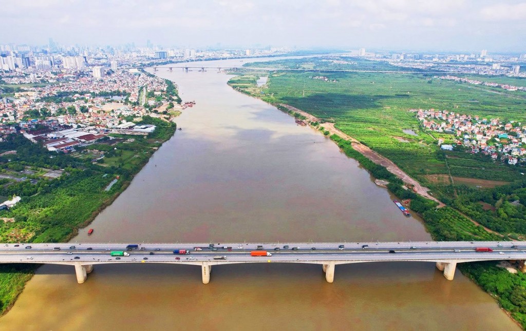 Đồ án điều chỉnh Quy hoạch chung Thủ đô Hà Nội đến năm 2045, tầm nhìn đến năm 2065 định hướng sông Hồng là một trong 5 trục phát triển của Thủ đô.