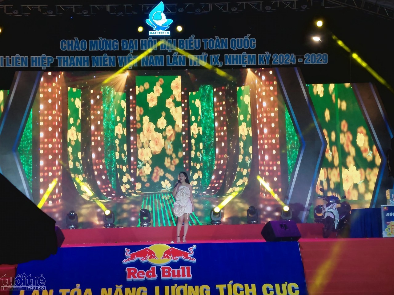 Sôi động đêm nhạc hội thanh niên công nhân Việt Nam