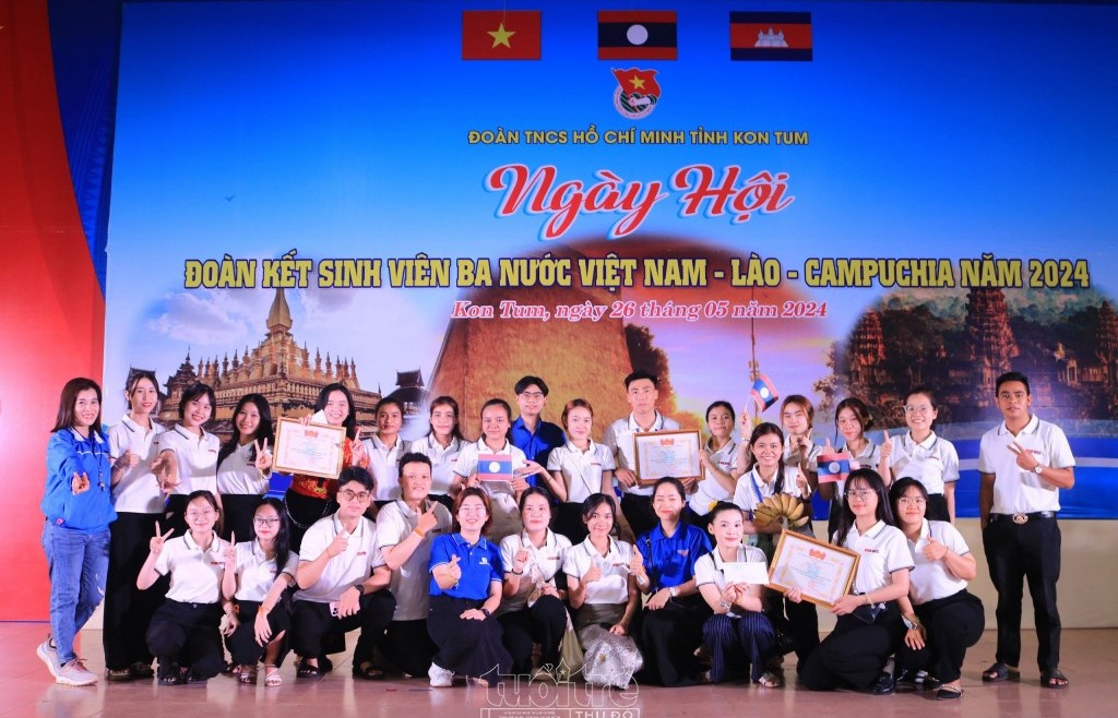 Kon Tum: Thắm tình hữu nghị sinh viên Việt Nam – Lào – Campuchia