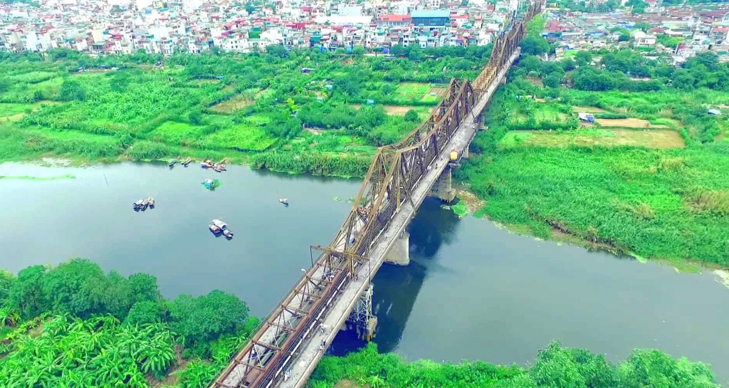 Cầu Long Biên và bờ bãi sông Hồng (Nguồn: Producion)
