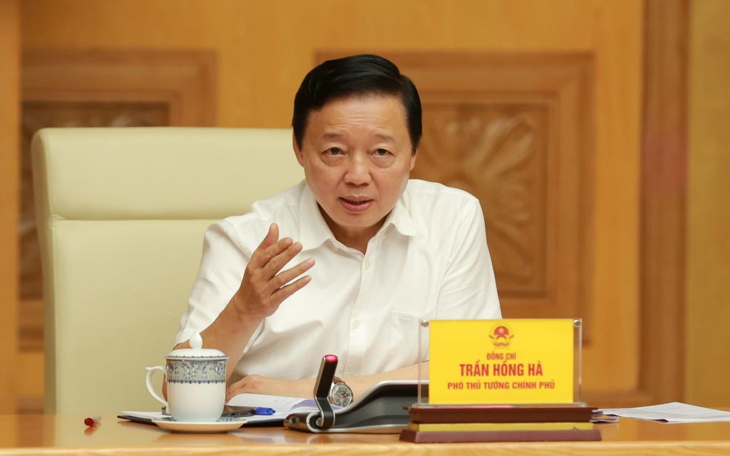 Phó Thủ tướng Trần Hồng Hà cho rằng cần có tiêu chí lựa chọn thí điểm những dự án nhà ở thương mại thông qua thỏa thuận về nhận quyền sử dụng đất hoặc đang có quyền sử dụng đất mà đất đó không phải là đất ở - Ảnh: VGP/Minh Khôi