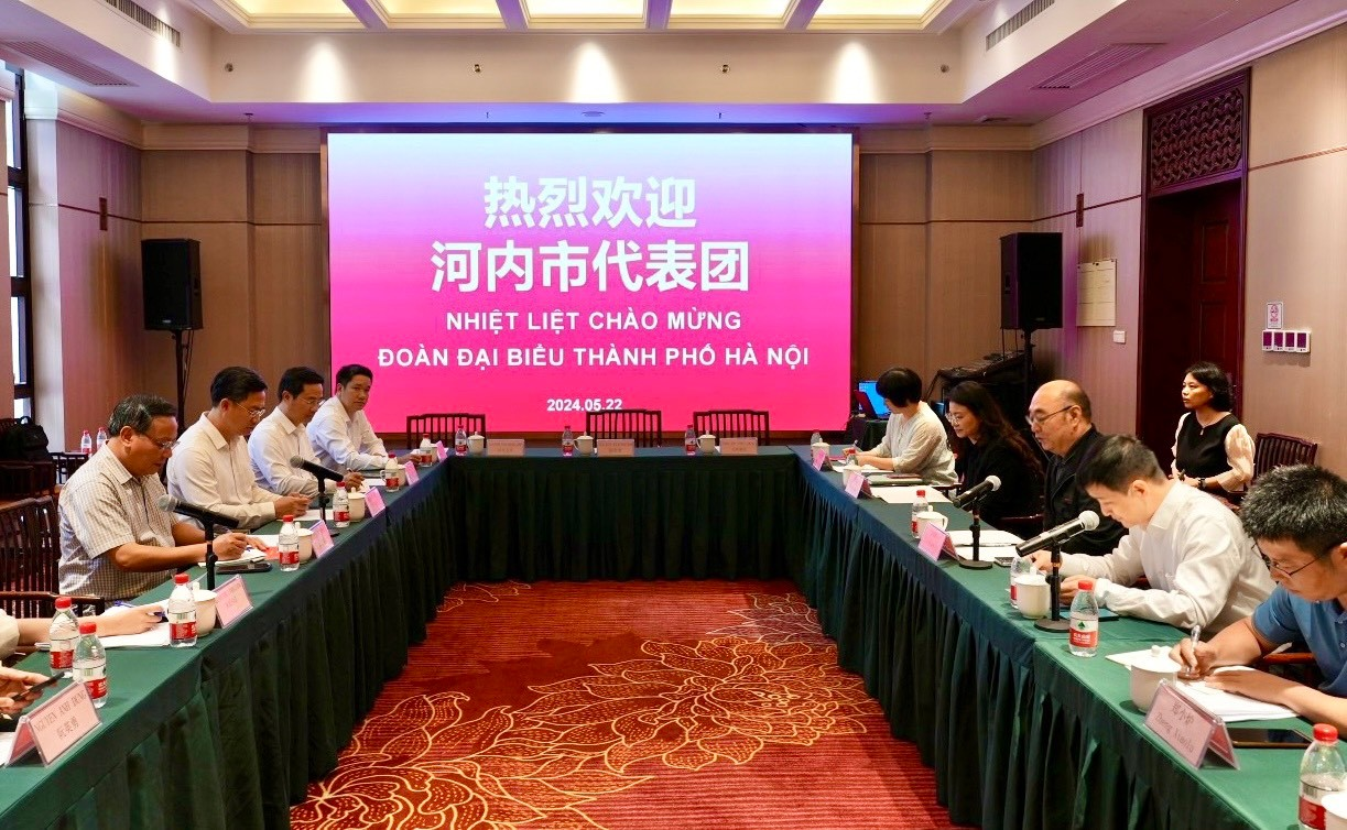 Đoàn công tác Thành phố trao đổi với đại diện Sở Văn hóa thành phố Quảng Châu tại buổi tọa đàm