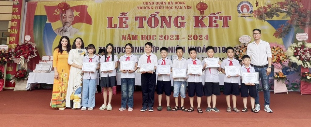 Trường Tiểu học Văn Yên tuyên dương học sinh xuất sắc tiêu biểu