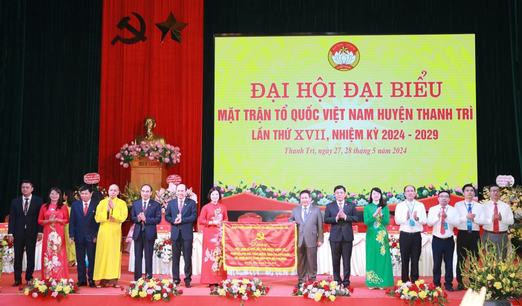 Bà Trần Thị Vân được bầu làm Chủ tịch Uỷ ban MTTQ huyện Thanh Trì