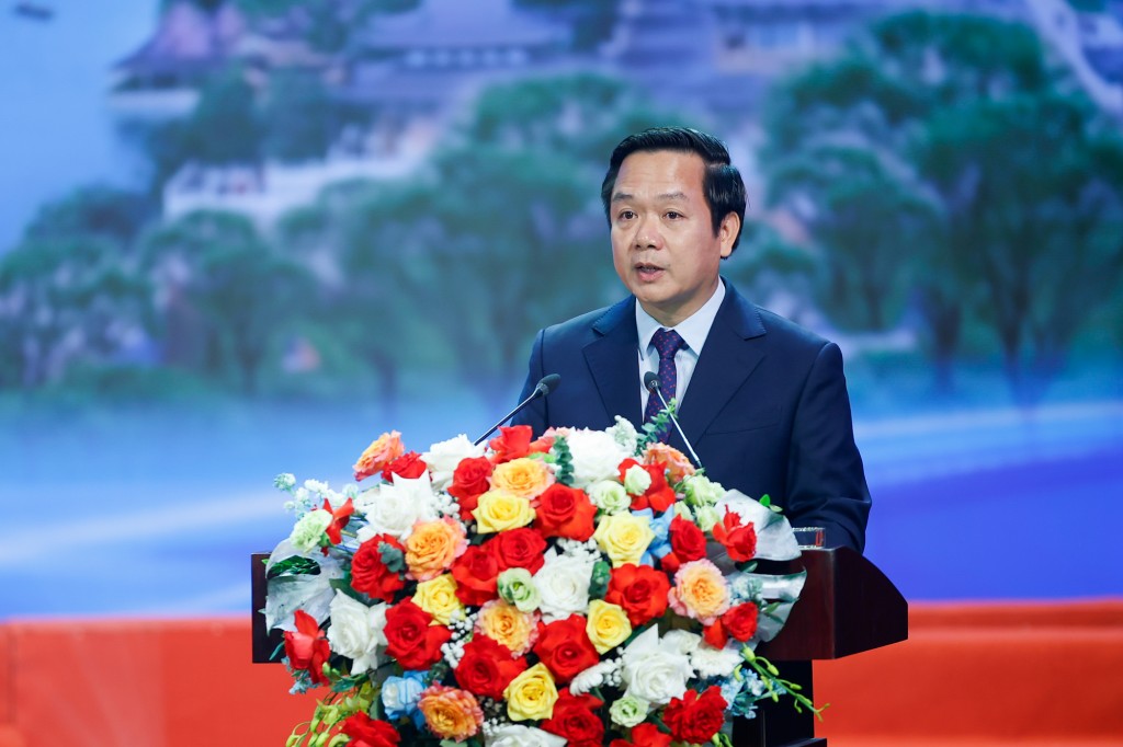 Chủ tịch UBND tỉnh Ninh Bình Phạm Quang Ngọc phát biểu tại Hội nghị - Ảnh: VGP/Nhật Bắc