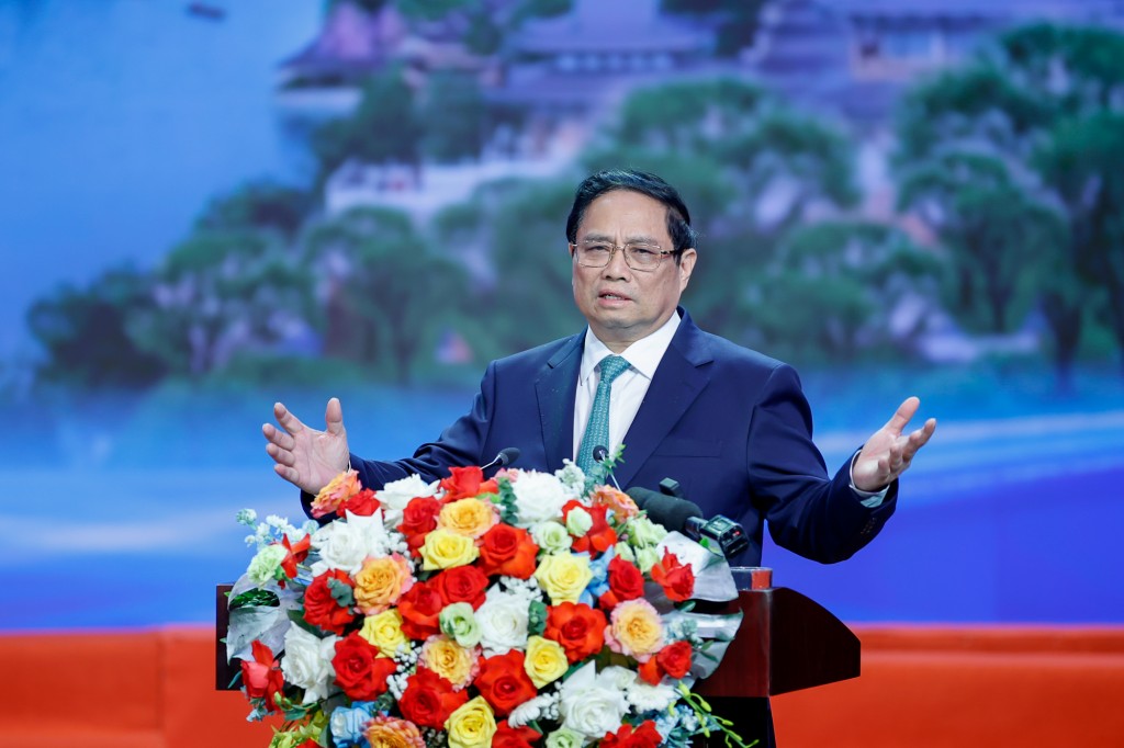 Thủ tướng yêu cầu Ninh Bình phối hợp chặt chẽ với các bộ, ngành, địa phương để khẩn trương hoàn thành tuyến đường cao tốc ven biển Hải Phòng – Thái Bình – Nam Định – Ninh Bình - Ảnh: VGP/Nhật Bắc