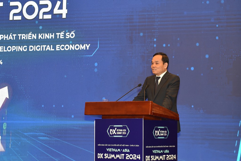 Phó Thủ tướng Trần Lưu Quang ghi nhận, biểu dương nỗ lực của cả hệ thống chính trị, đóng góp của cộng đồng doanh nghiệp công nghệ số Việt Nam trong chuyển đổi số, chuyển đổi xanh - Ảnh: VGP/Hải Minh