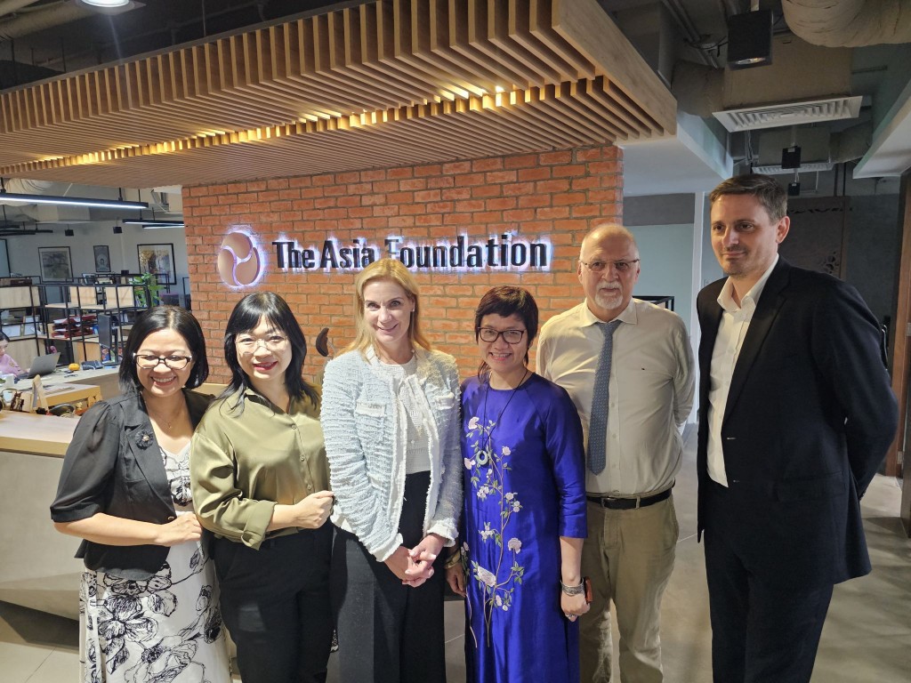 Bà Kelly Tullier gặp gỡ và trao đổi cùng Quỹ châu Á (The Asia Foundation)