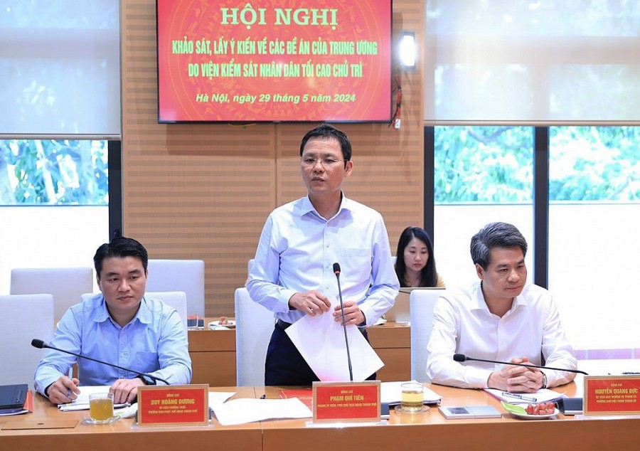 Phó Chủ tịch HĐND thành phố Hà Nội Pham Quí Tiên phát biểu tại hội nghị. Ảnh: Quang Thái
