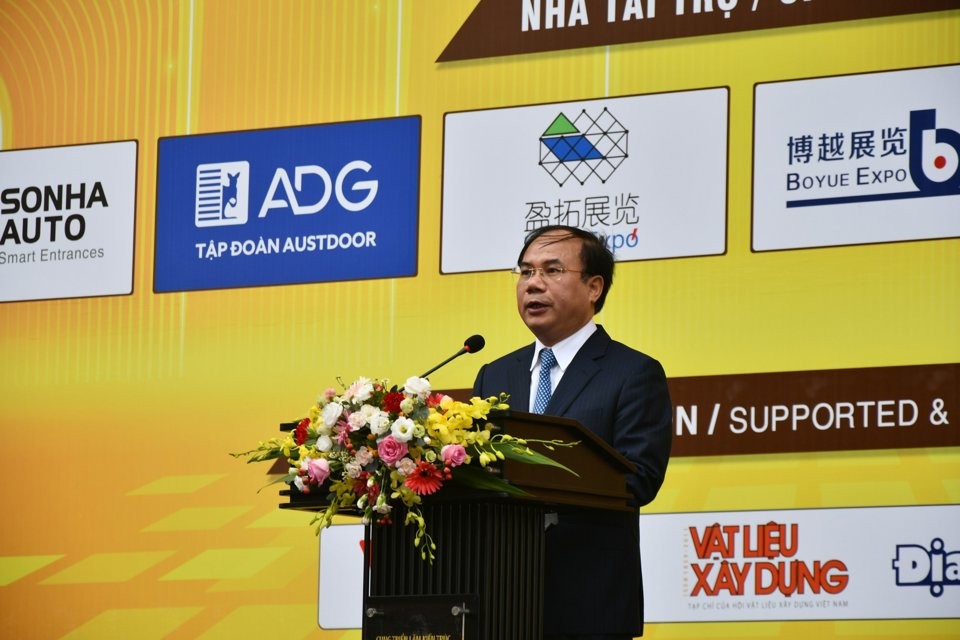 Thứ trưởng Bộ Xây dựng Nguyễn Văn Sinh phát biểu tại lễ khai mạc Triển lãm Vietbuild 2024