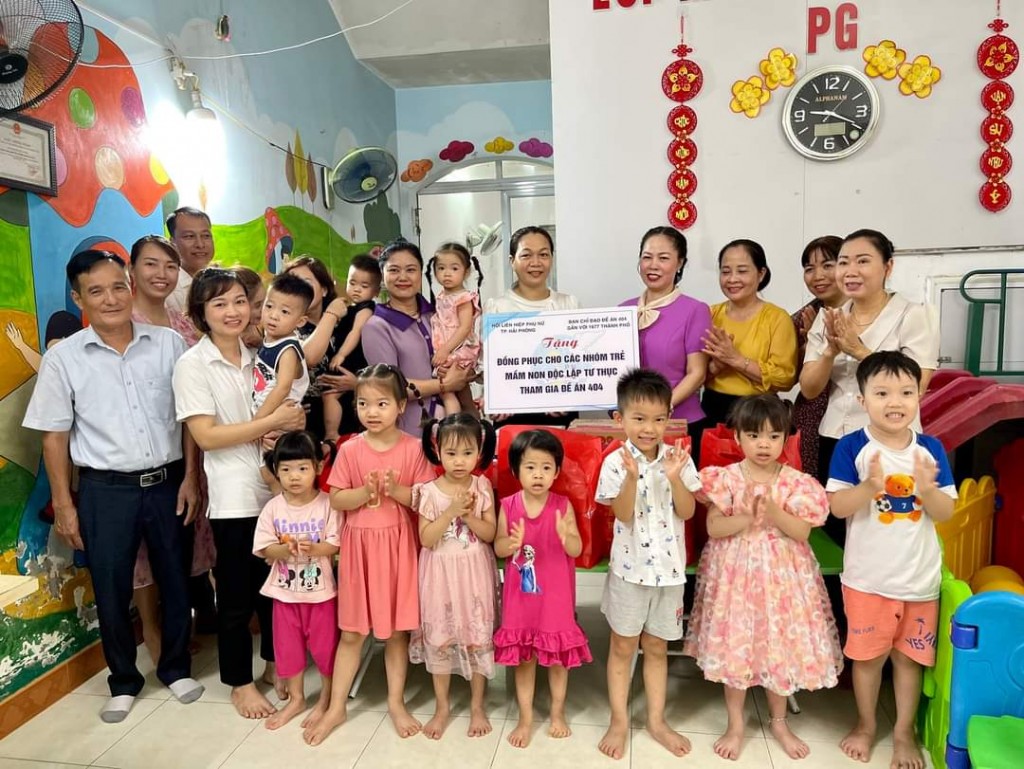 Đoàn đến thăm Nhóm trẻ PG tại xã An Đồng, huyện An Dương, HP