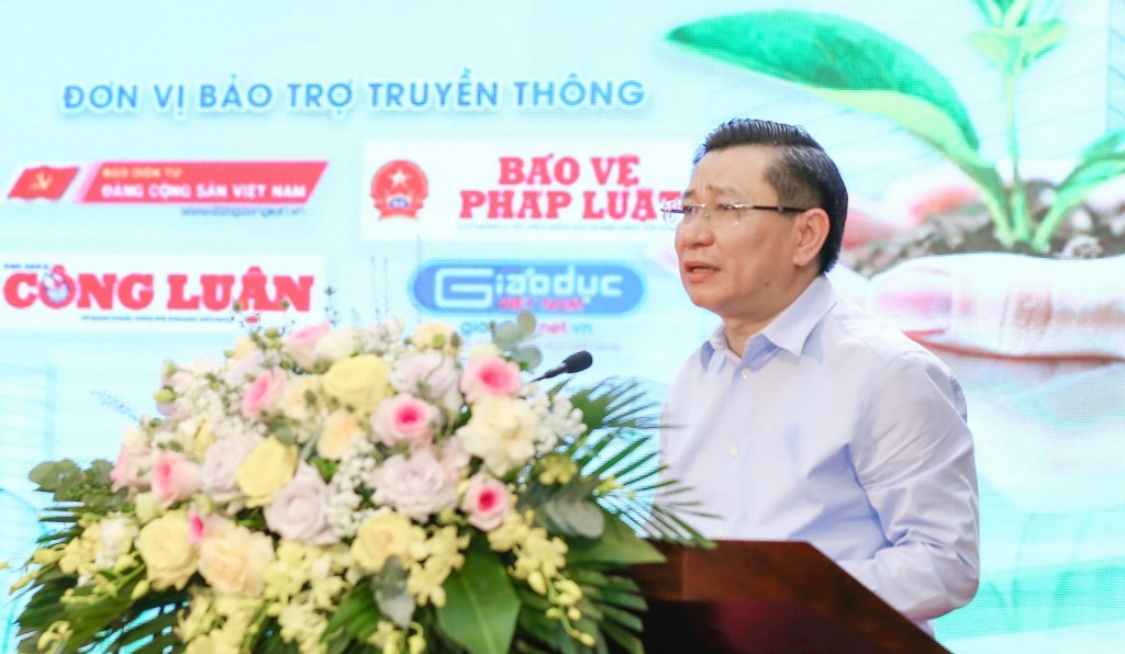 PGS.TS Hoàng Anh Huy - Hiệu trưởng trường Đại học Tài nguyên và Môi trường Hà Nội phát biểu tại buổi Lễ