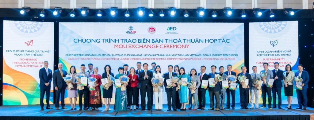 Đại diện Cát Vạn Lợi ký MOU cùng đại diện của Bộ Kế hoạch đầu tư và USAID IPSC trong khuôn khổ “Chương trình hỗ trợ Doanh nghiệp tiên phong Việt Nam vươn ra thế giới”