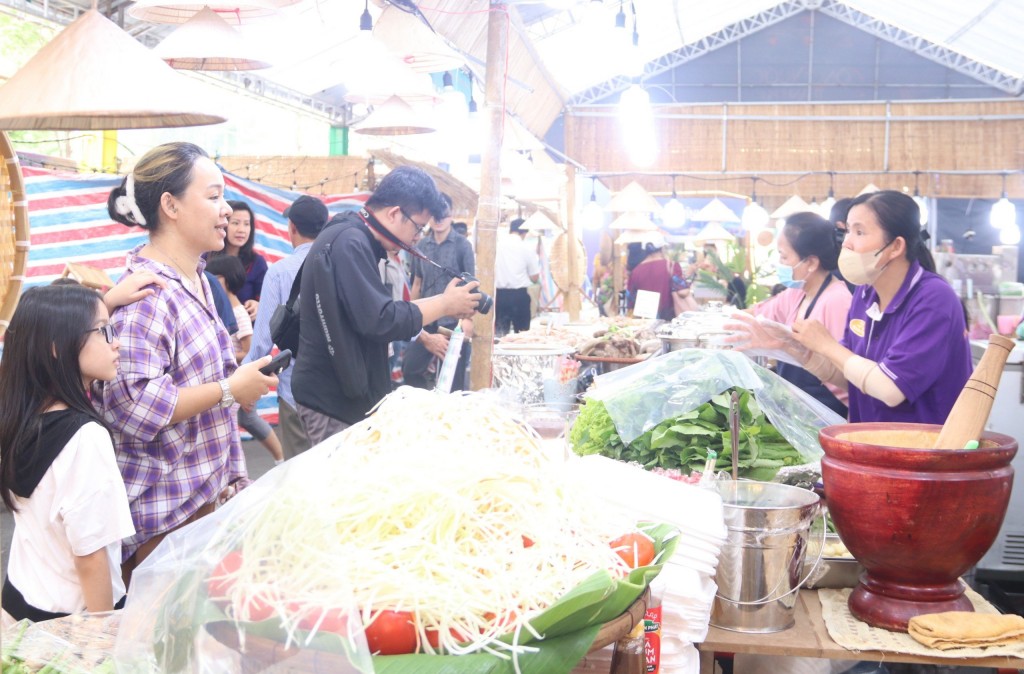 TP Hồ Chí Minh tổ chức không gian ẩm thực sông nước Nam Bộ