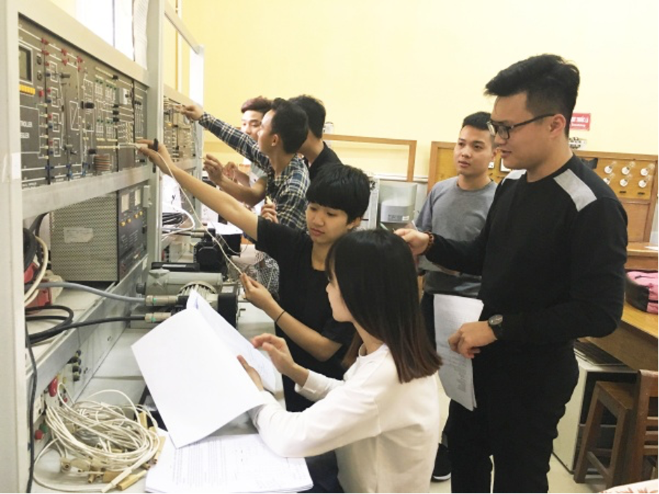 Sinh viên thực tập nghề tại Học viện Nông nghiệp Việt Nam
